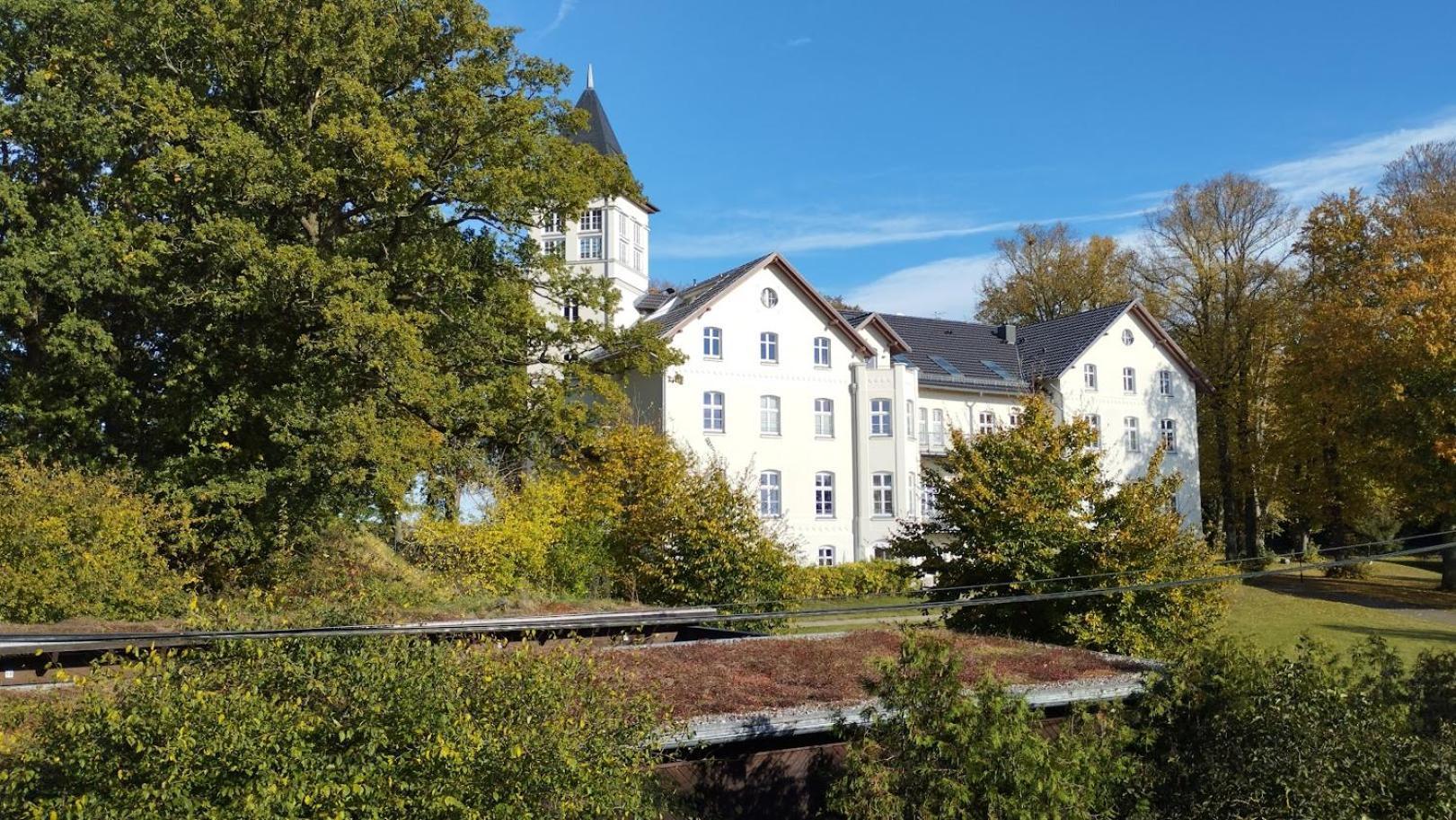 Inspektorenhaus Am Jagdschloss Mit Meerblick Apartment